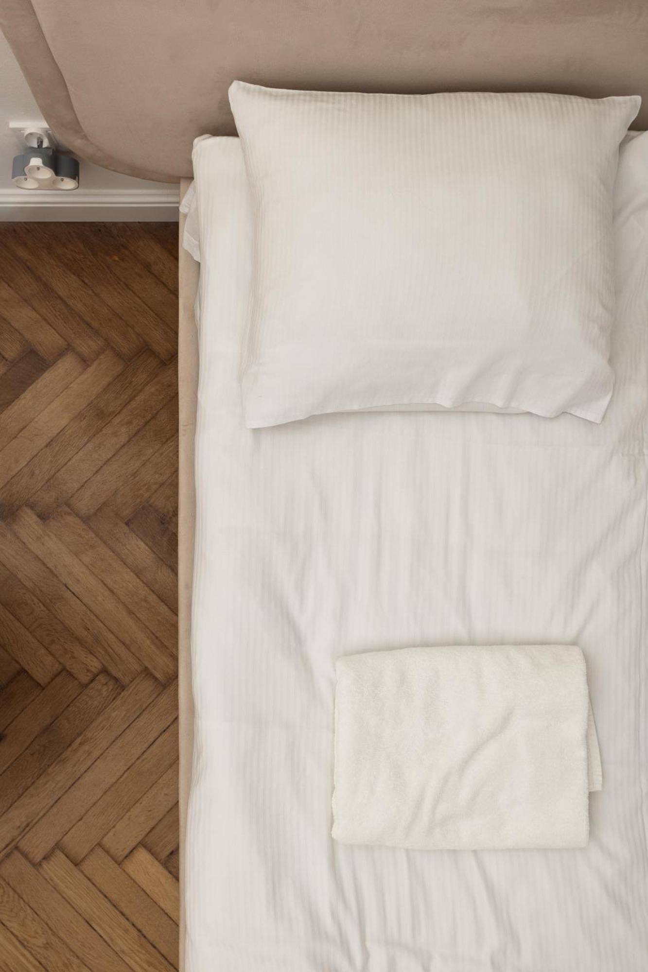 Comfort - By Upstairs Apartament *